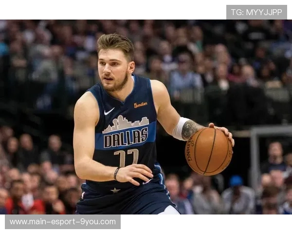 东契奇背后运球转身出手入网，独行侠气焰高涨